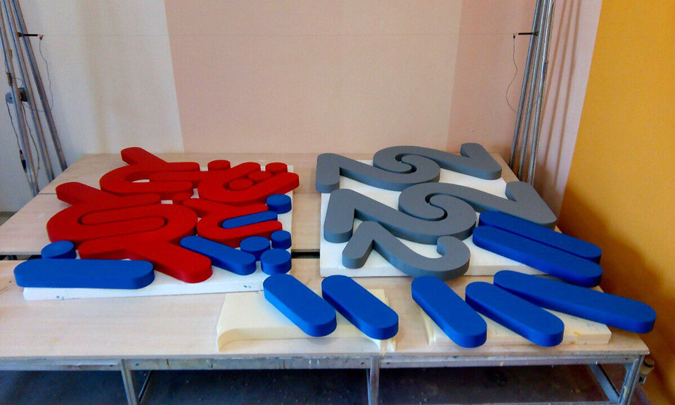 Логотип из пенопласта "R2F"